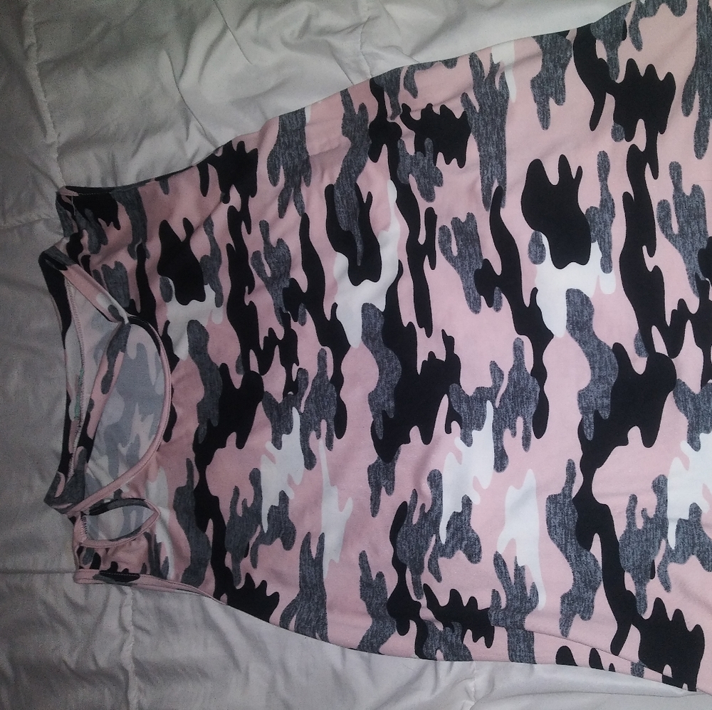 Camo tank